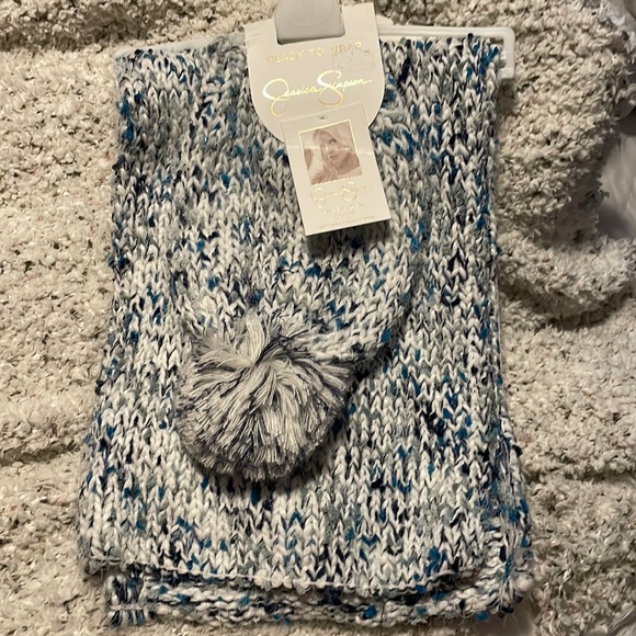 Beanie & scarf set - Picture 1 of 5